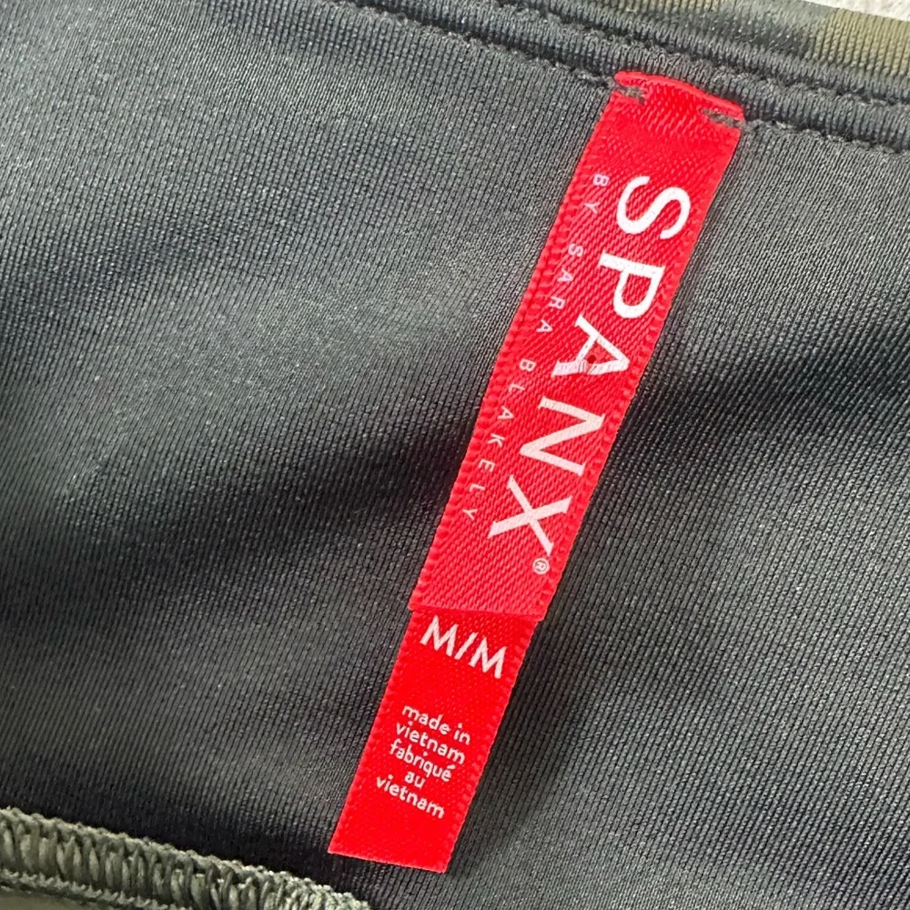 Spanx Matte Camo Print High Waisted Leggings Size Medium